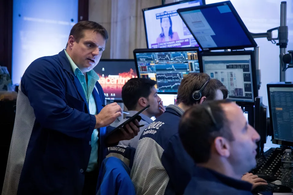 Traders work on the floor of the New York Stock Exchange NYSE in New York, the United States, on Nov. 2, 2022. U.S. stocks fell sharply on Wednesday as Federal Reserve Chairman Jerome Powell&#39;s latest remarks pushed back against the idea of a policy pivot in the near future.    The Dow Jones Industrial Average dipped 505.44 points, or 1.55 percent, to 32,147.76. The S&P 500 decreased 96.41 points, or 2.50 percent, to 3,759.69. The Nasdaq Composite Index shed 366.05 points, or 3.36 percent, to 10,524.80. (Photo by Michael Nagle/Xinhua via Getty Images)