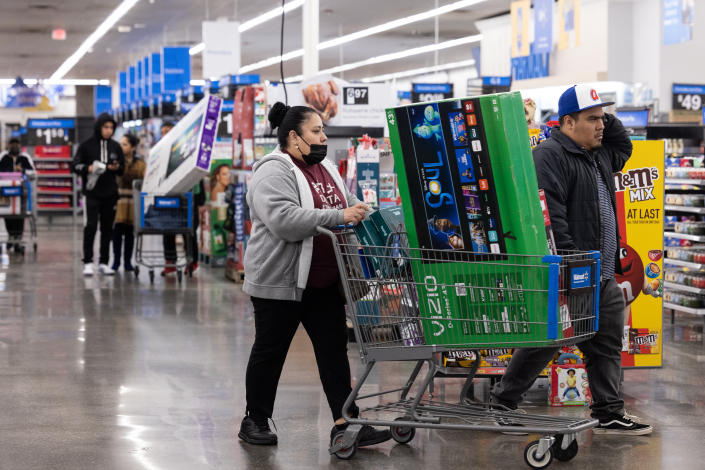 Americans are ‘full steam ahead’ on holiday shopping