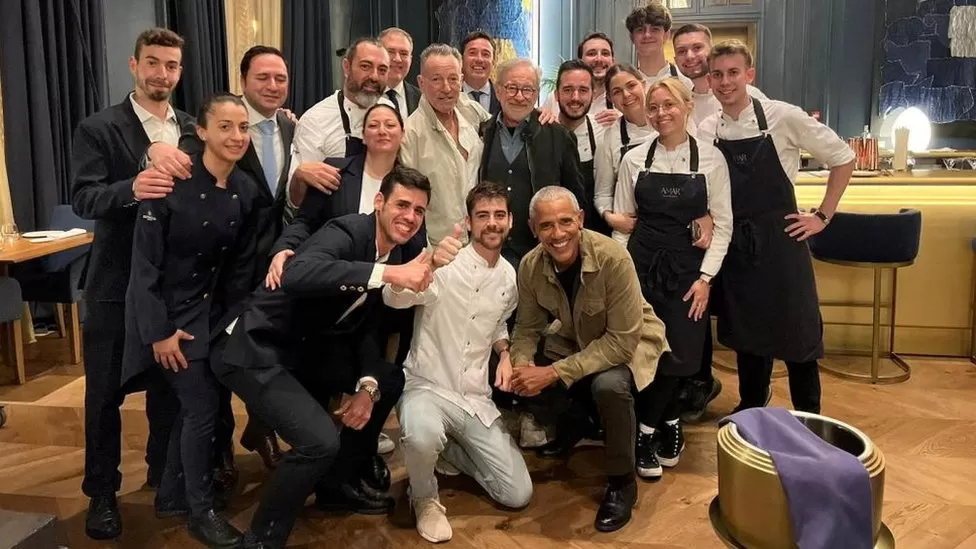 Barack Obama and friends surprise Barcelona restaurant