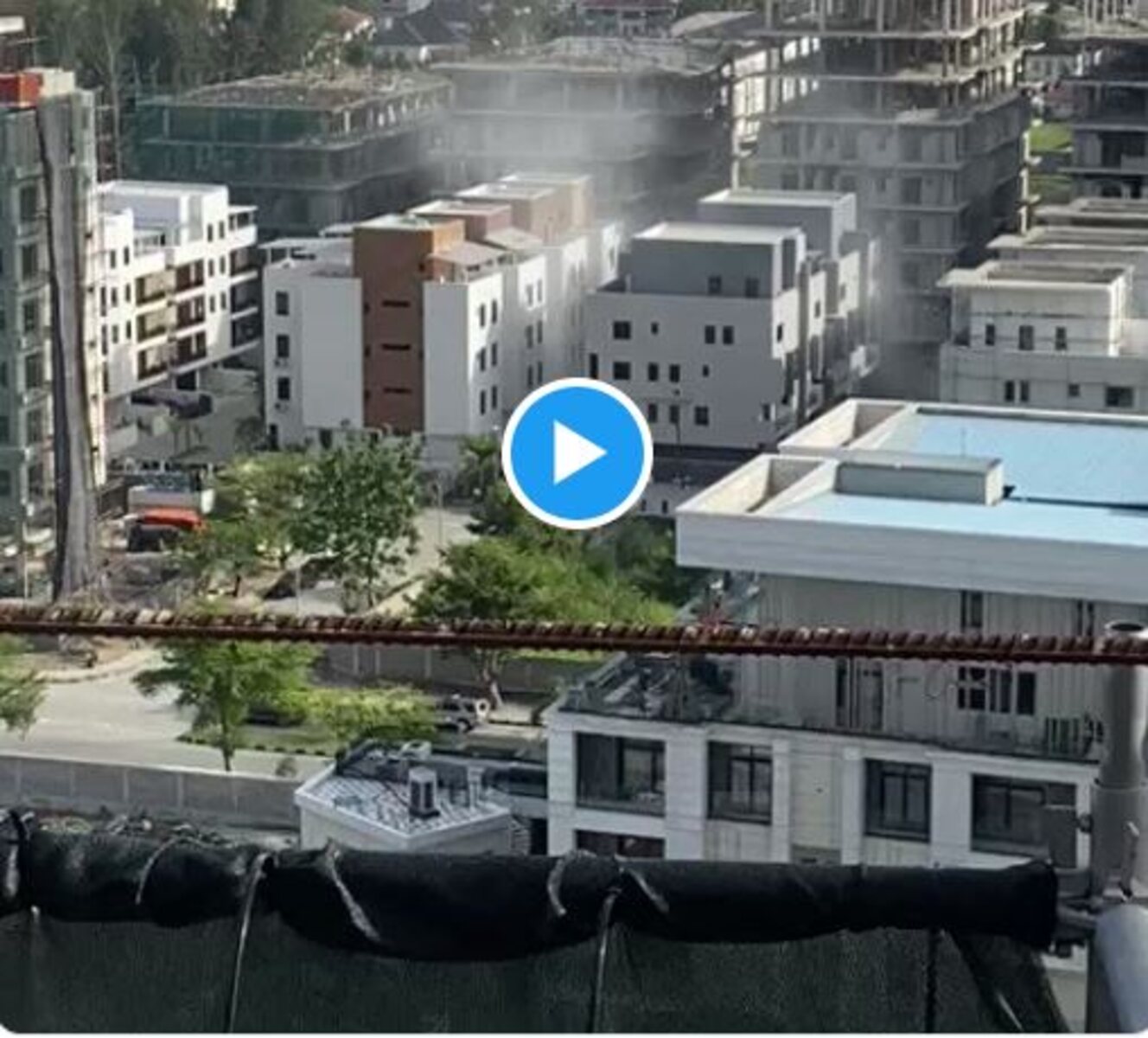 BREAKING: Many Trapped As 7-Storey Building Collapses In Banana Island, Lagos (VIDEO)