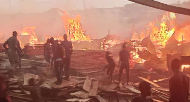 Breaking: Fire Guts Bodija Plank Market In Ibadan (Video, Photos)