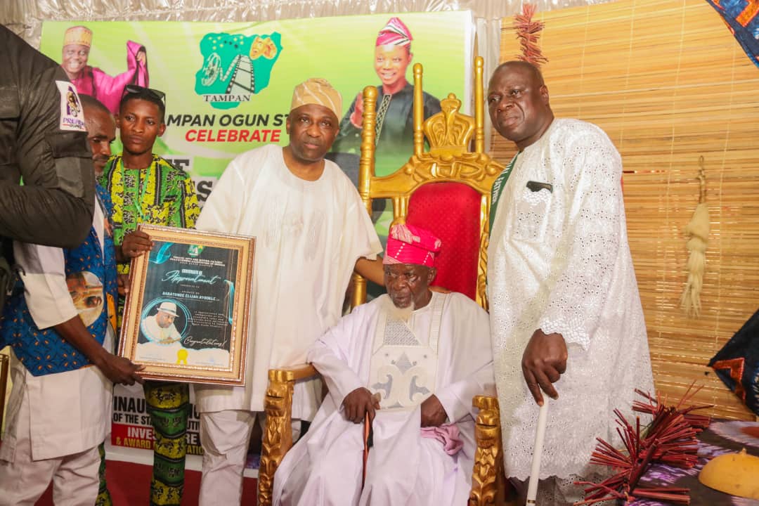 Primate Ayodele Donates N500,000 To Veteran Nollywood Actor, Charles Olumo, Places Him On Life Salary
