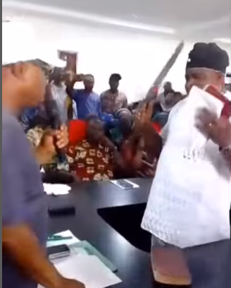 Newly appointed supervisors and advisers in Ikere LGA take their oath of office with Ogún, God of iron (video)
