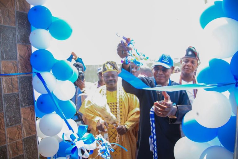 Oba Oladele Kosoko, Primate Ayodele, Others Commission Iworo 100.1 FM In Lagos